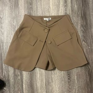 tan skort/ fashion nova